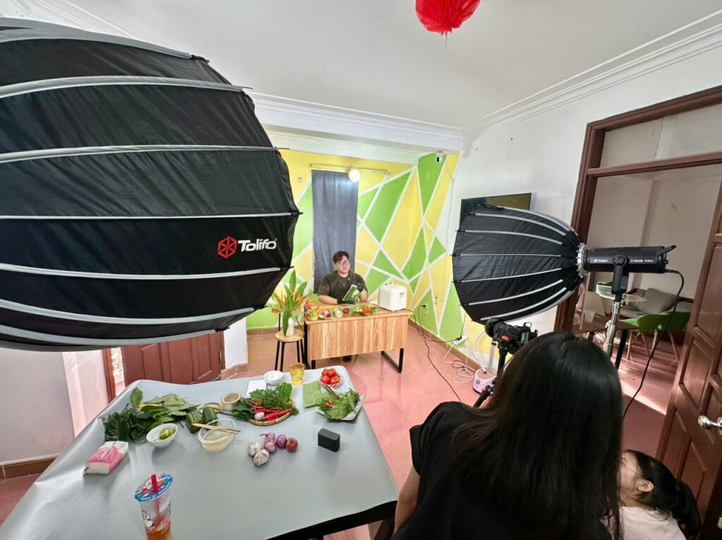 Chụp Ảnh Đồ Ăn Đẹp Và Chuyên Nghiệp – Bí Quyết Thu Hút Khách Hàng Ngay Từ Cái Nhìn Đầu Tiên TATMedia Giải Pháp Truyền Thông Chụp Ảnh Đồ Ăn Đẹp Và Chuyên Nghiệp – Bí Quyết Thu Hút Khách Hàng Ngay Từ Cái Nhìn Đầu Tiên TATMedia Giải Pháp Truyền Thông